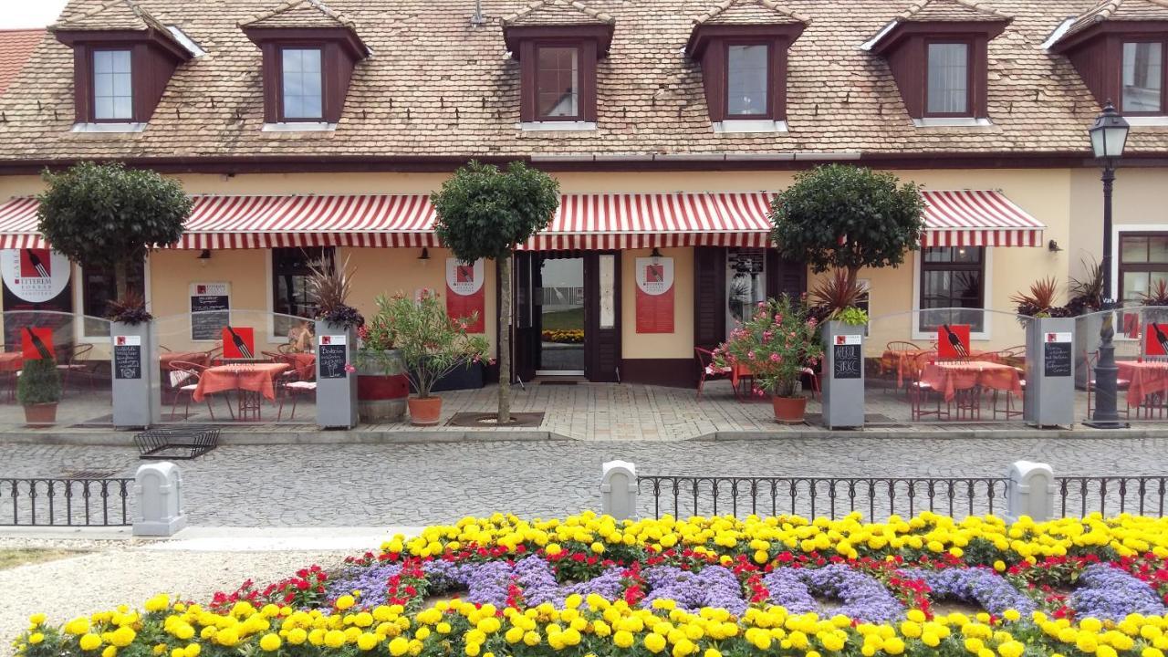 Riviera Rooms Vendegszobak Mosonmagyarovar Exterior photo